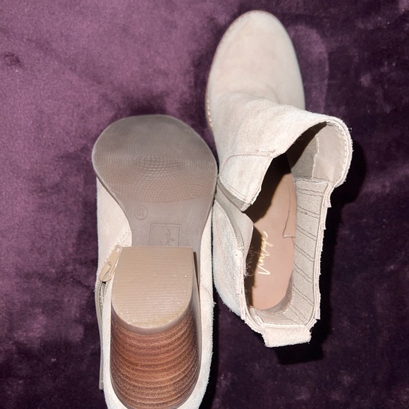 Crown Vintage Suede Booties - Picture 4 of 4